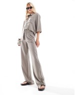 3/4 sve loose shirt & trousers co-ord in taupe